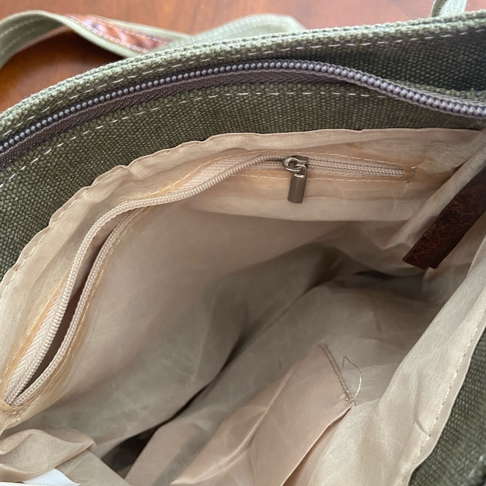 Cute Crossbody 3d Converse design Hippie bag! - Picture 3 of 5